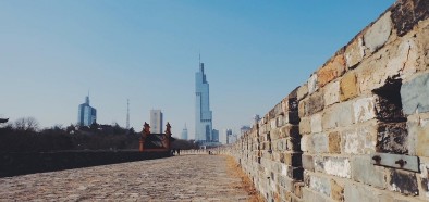 国际油价重返100美元关口，地缘冲突主导市场走势